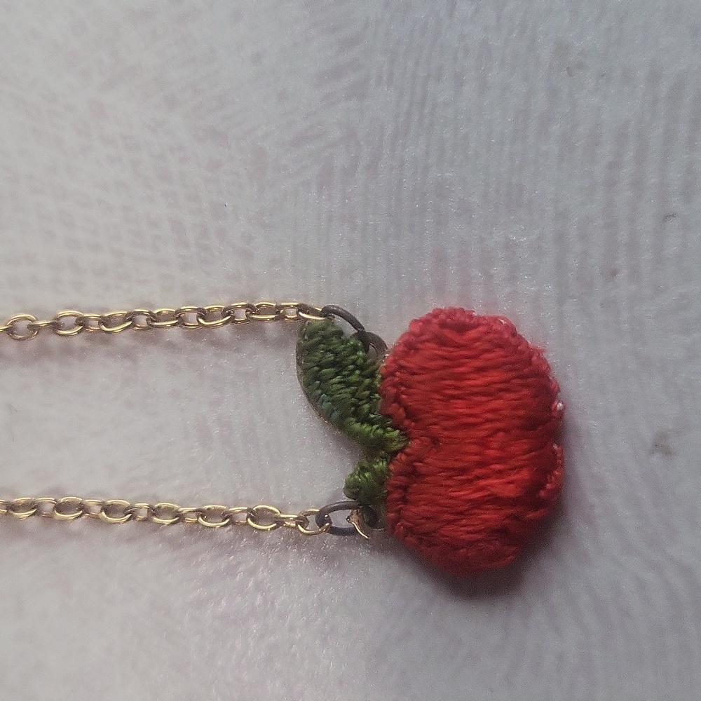 Apple fabric applique pendant gold tone Very small Length Chain necklace Vintage